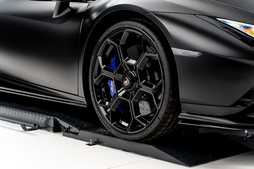 Lamborghini Huracan noire -070