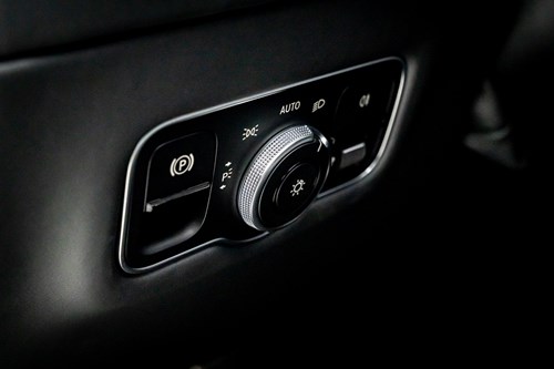 Aston Martin DB12-084