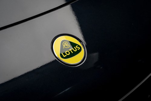 Lotus-emira-first-edition-087