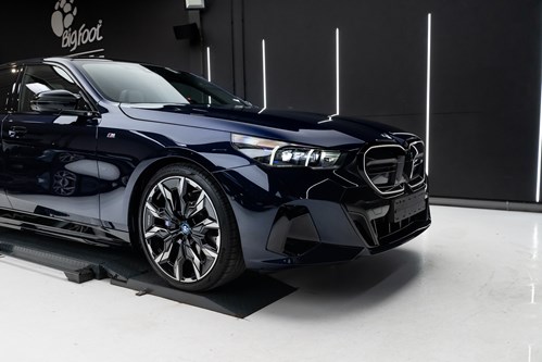 BMW i5-102