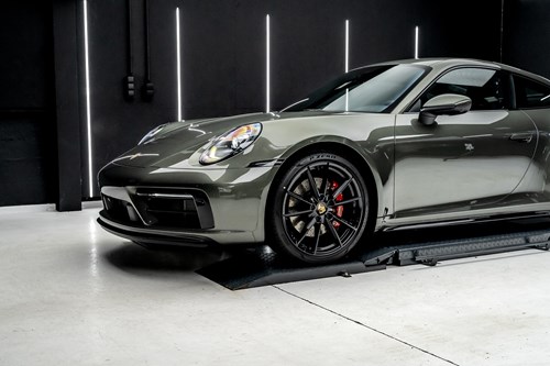 Porsche 911 Carrera 4S verte-100