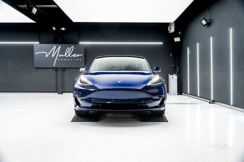 Tesla Model 3 bleu-154