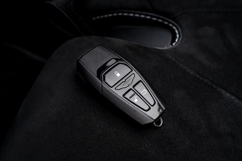 Aston Martin Vantage verte et blance V12-137