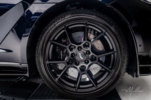 aston-martin-dbx-bleue-107