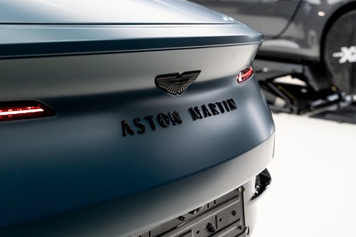 Aston Martin DB12 Volante bleue-52